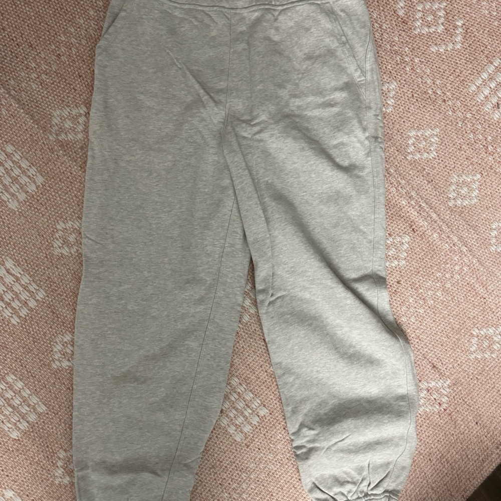 Lululemon size 8 sweats light grey in good condition